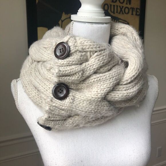 Hema Cable Circle Scarf Button Detail - Picture 1 of 6